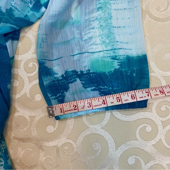 Avenue 14/16 Vibrant Blue Abstract print Blouse Top Women's Lace Accent EUC - Picture 11 of 12